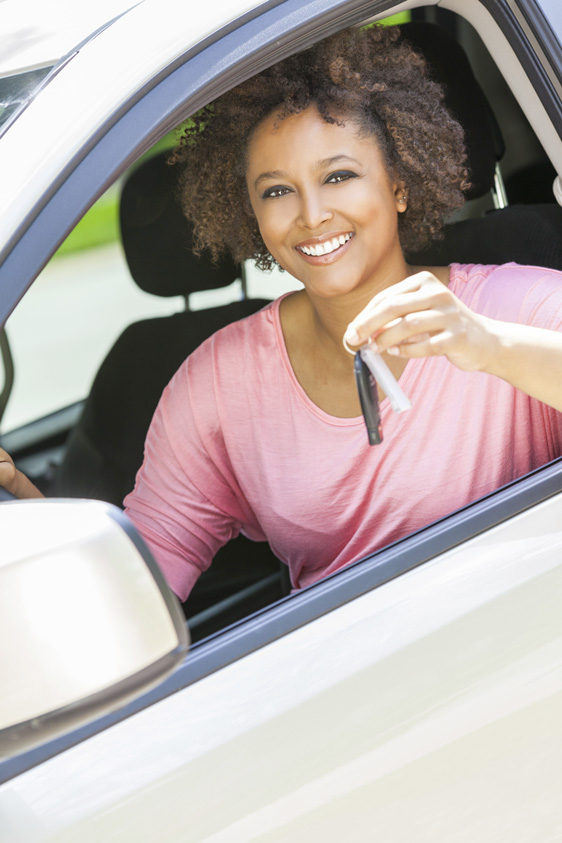 photo de femme en voiture